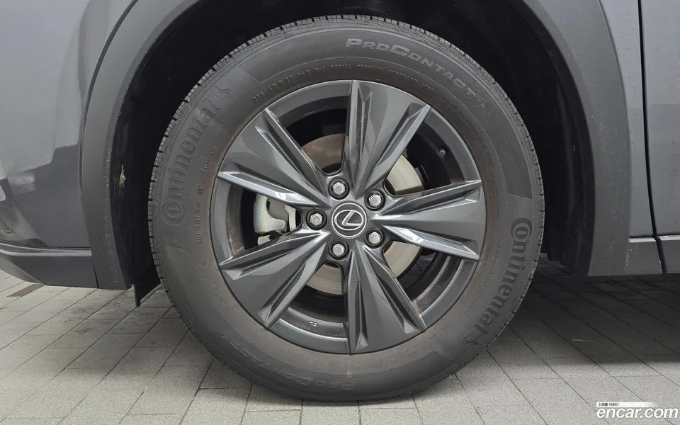 Lexus UX 300h 2.0 2WD 2025 — миниатюра 5