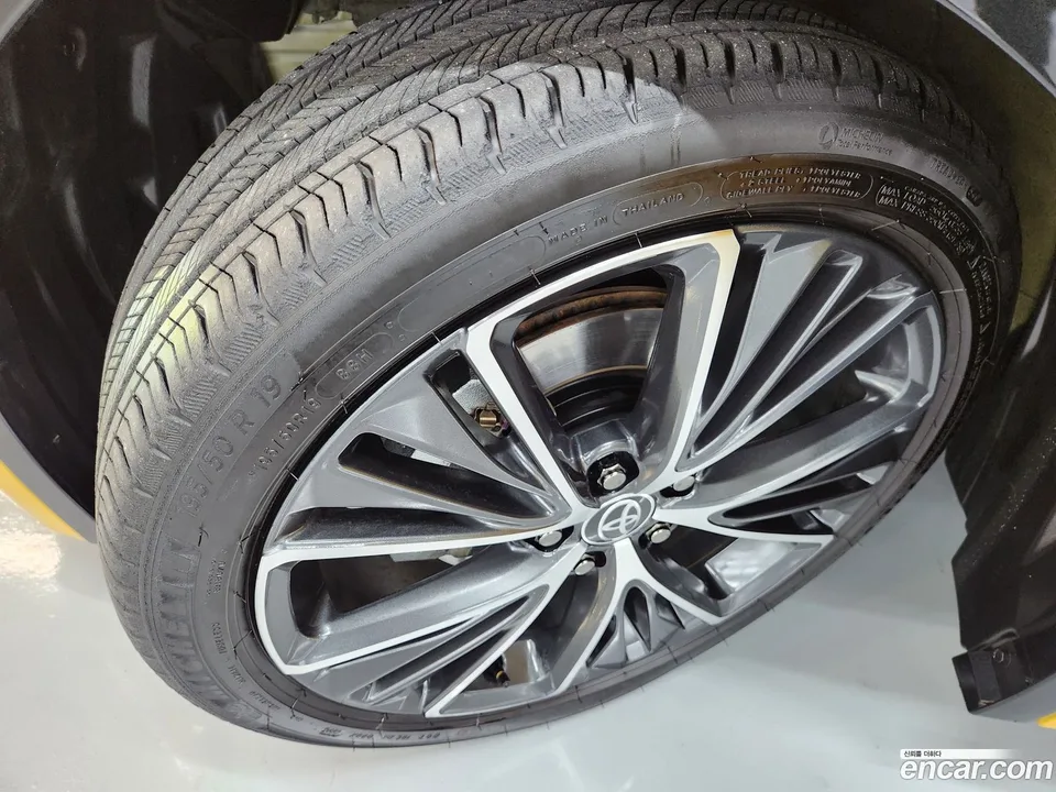 Toyota Prius 2.0 XLE AWD 2025 — миниатюра 5