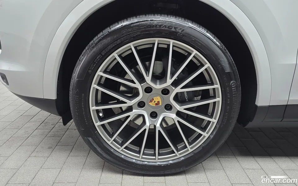 Porsche Cayenne 3.0 2023 — миниатюра 2