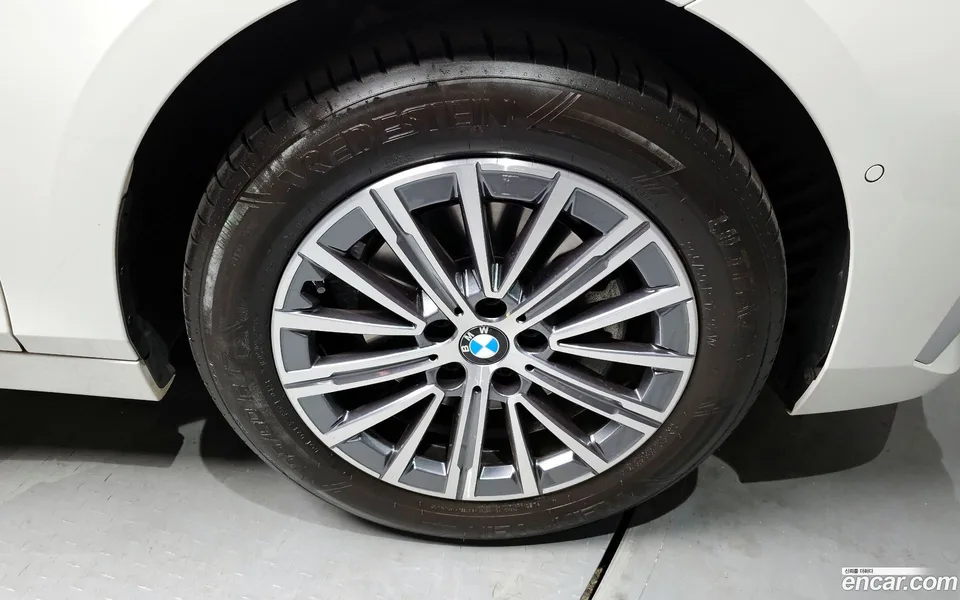 BMW 2 Series Active Tourer 220i 2023 — миниатюра 2