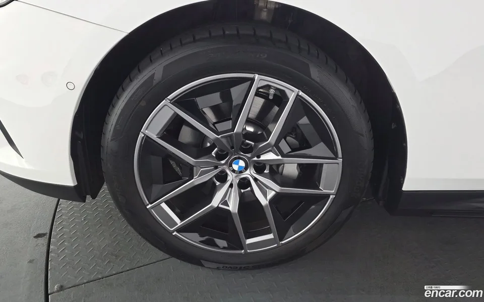 BMW 5 Series 530i xDrive 2025 — миниатюра 2
