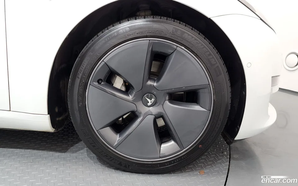 Tesla Model 3 AWD 2022 — миниатюра 5