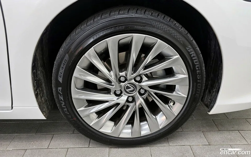 Lexus ES 300h 2023 — миниатюра 2