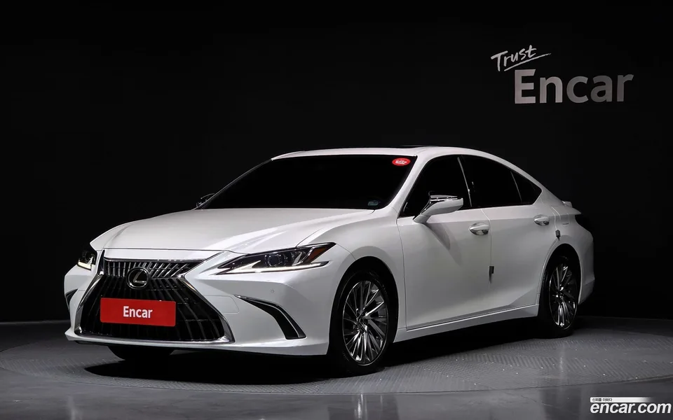 Lexus ES 300h 2023 — фото 1, купить с доставкой в Москву