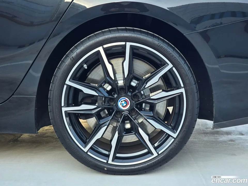 BMW 8 Series M850i xDrive 2025 — миниатюра 5