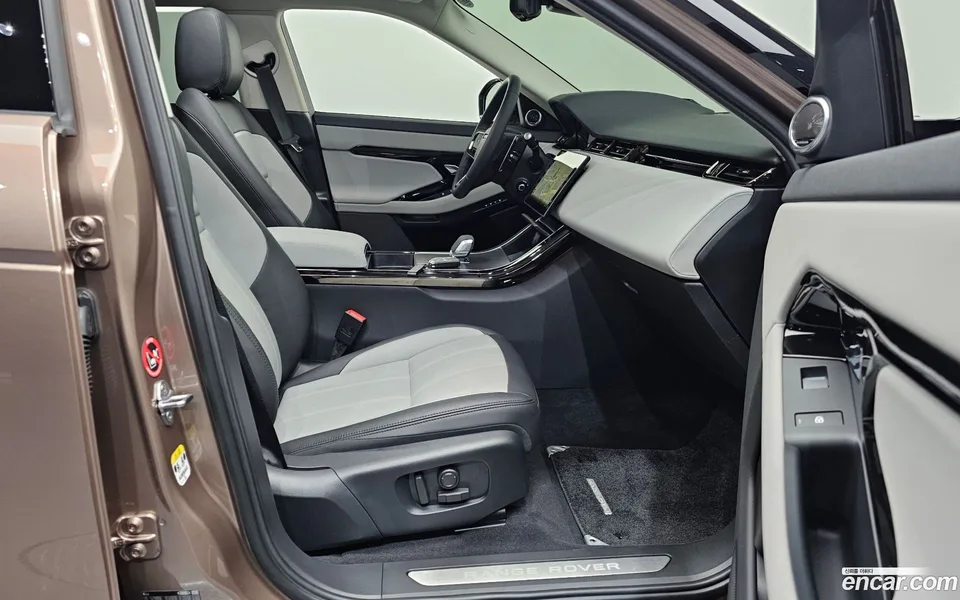 Land Rover Range Rover Evoque P250 SE 2025 — миниатюра 3