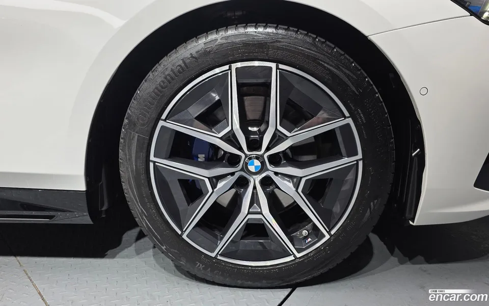 BMW 5 Series 520i M 2024 — миниатюра 2