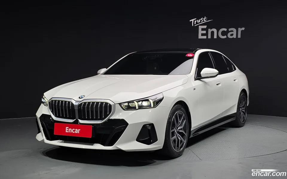 BMW 5 Series 520i M 2024 — фото 1, купить с доставкой в Москву