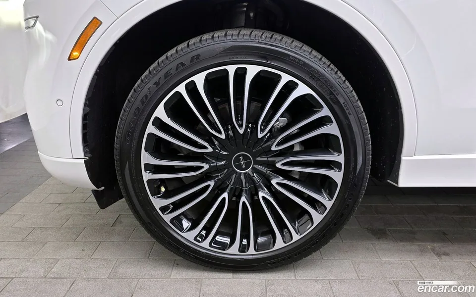 Lincoln Aviator 3.0 AWD 2023 — миниатюра 2