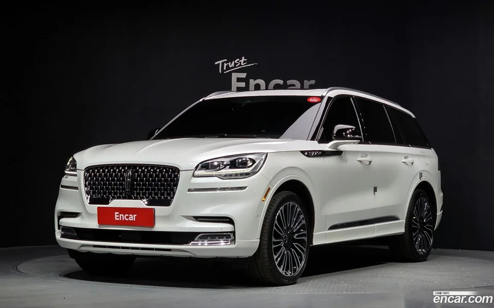 Lincoln Aviator 3.0 AWD 2023 — фото 1, купить с доставкой в Москву