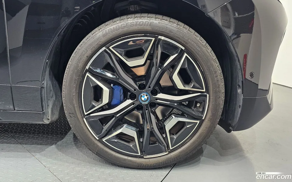 BMW iX xDrive50 2022 — миниатюра 2
