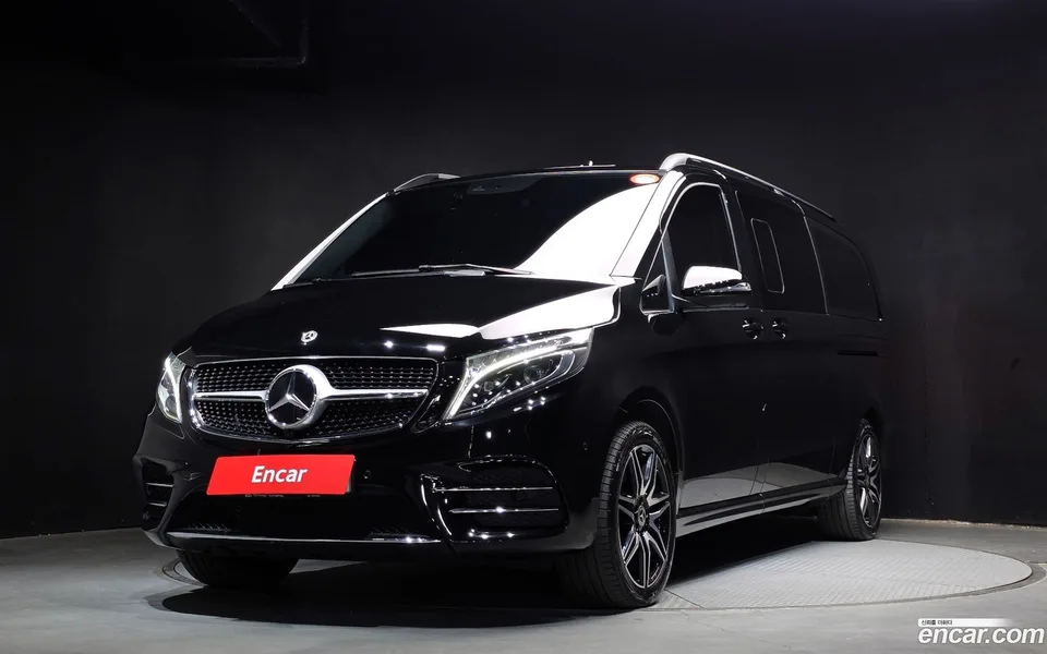 Mercedes-Benz V-Class V300 CDI 2023 — фото 1, купить с доставкой в Москву