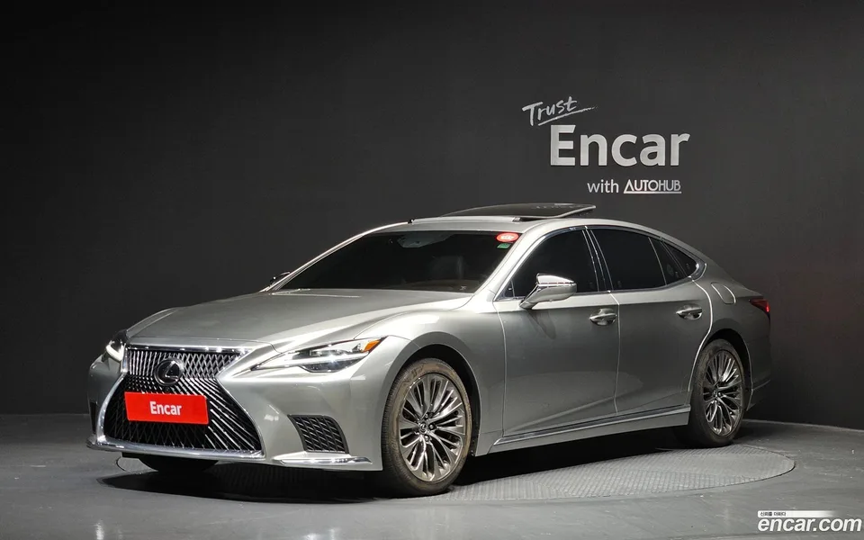 Lexus LS 500h 3.5 AWD 2023 — фото 1, купить с доставкой в Москву
