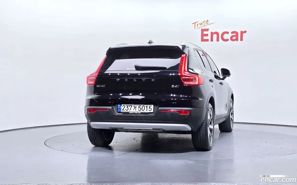 Volvo XC40 B4 2023 — миниатюра 4