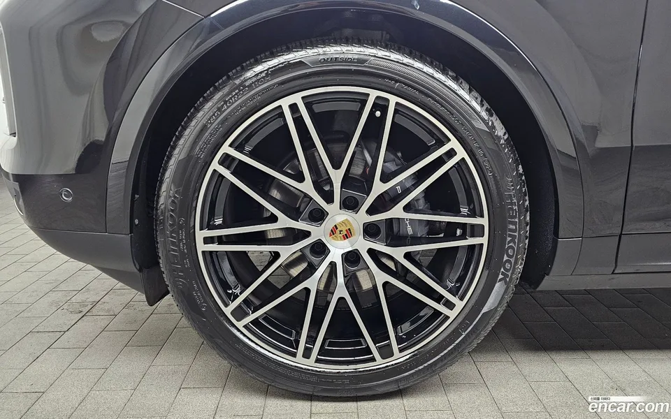 Porsche Cayenne 3.0 2023 — миниатюра 2