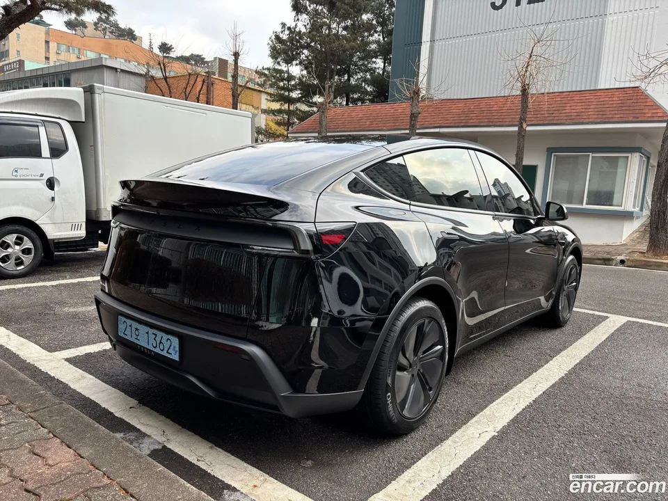 Tesla Model Y RWD 2026 — миниатюра 2