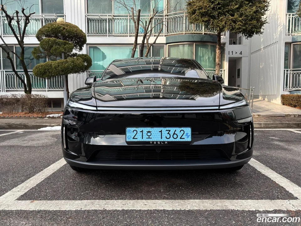 Tesla Model Y RWD 2026 — фото 1, купить с доставкой в Москву