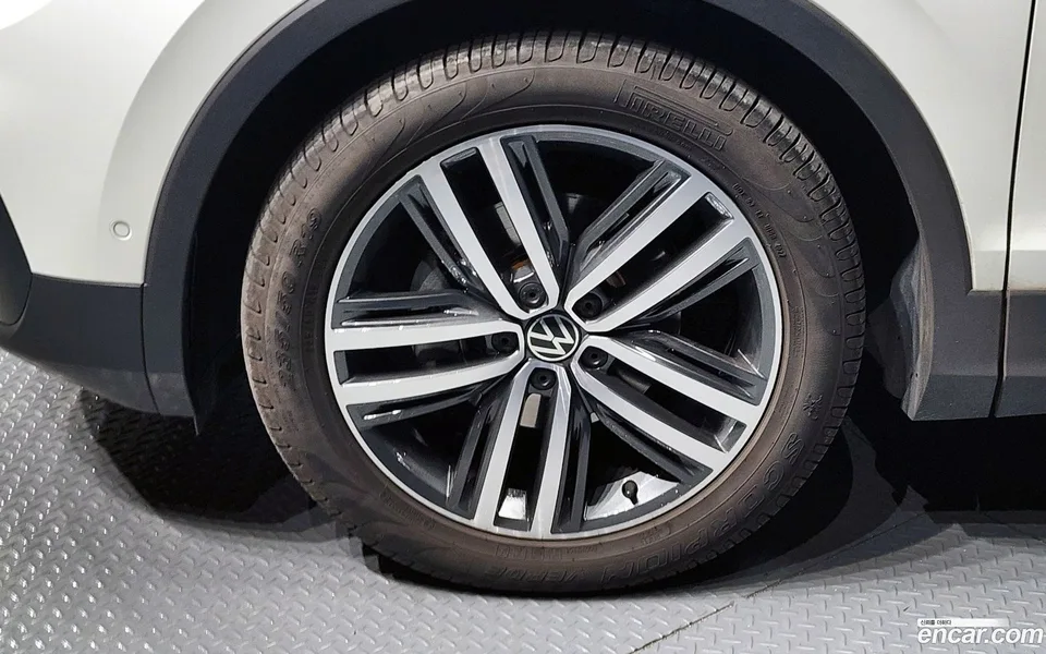 Volkswagen Tiguan 2.0 TDI 2023 — миниатюра 2
