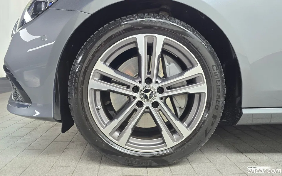 Mercedes-Benz E-Class E350 4MATIC 2022 — миниатюра 2