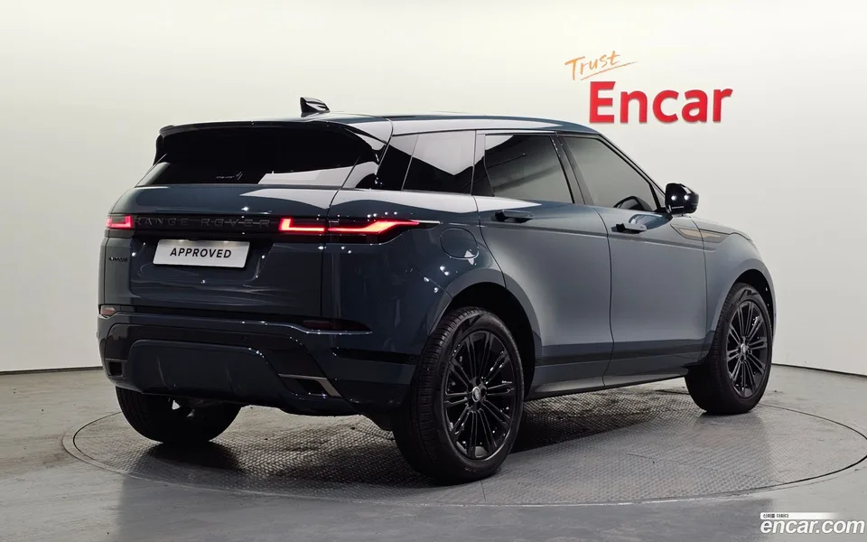 Land Rover Range Rover Evoque P250 SE 2025 — фото 1, купить с доставкой в Москву