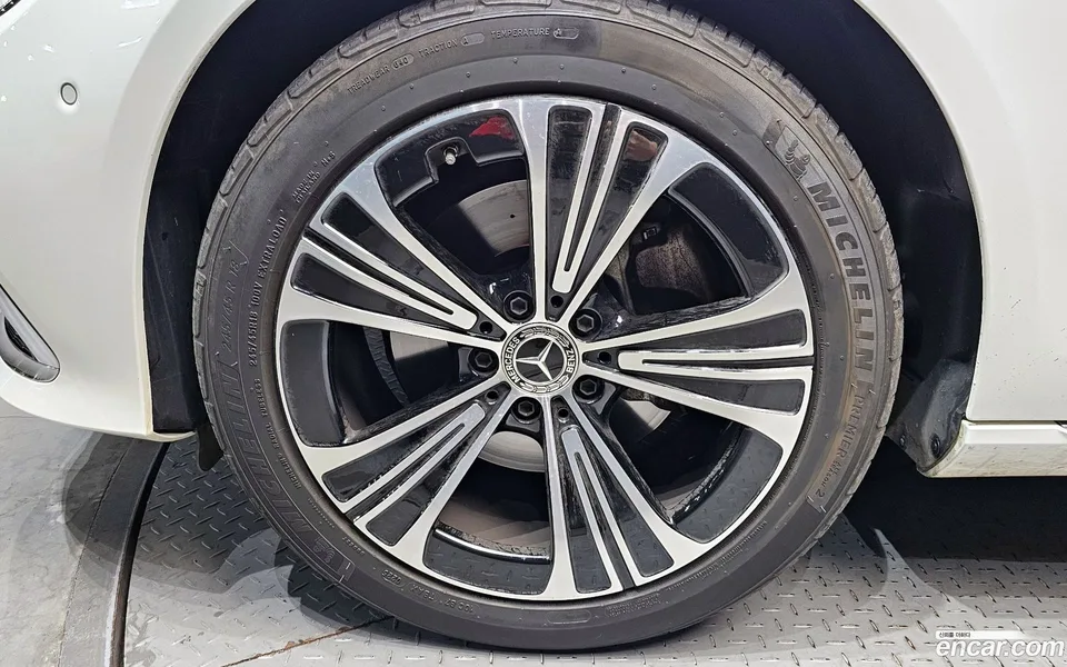 Mercedes-Benz E-Class E220d 4MATIC 2023 — миниатюра 5