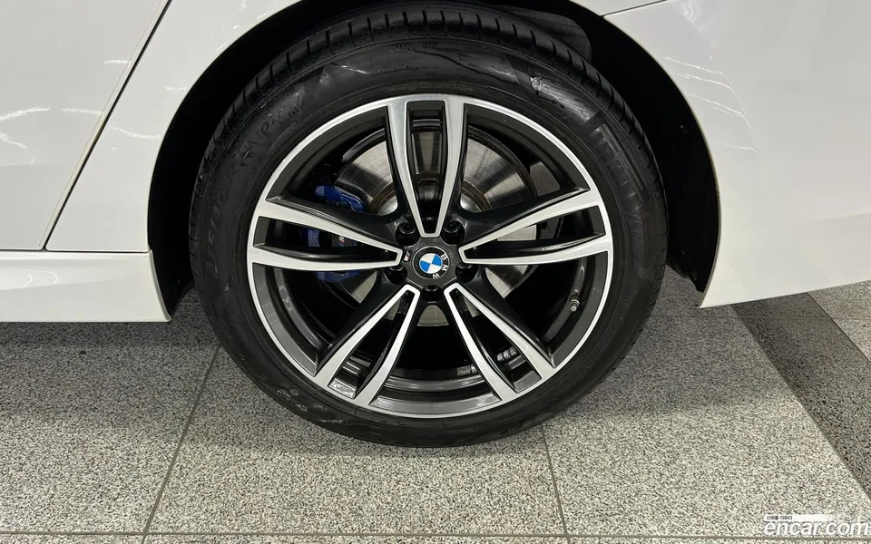 BMW 6 Series GT 620d xDrive M 2022 — миниатюра 2