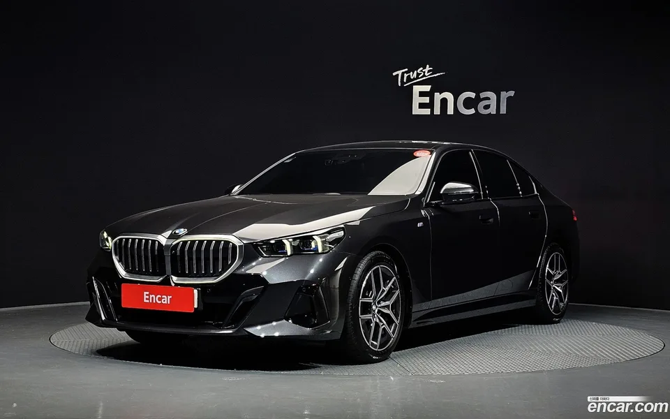 BMW 5 Series 520i M 2024 — фото 1, купить с доставкой в Москву