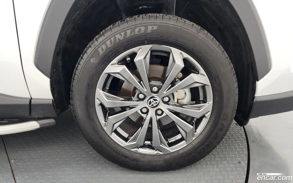 Toyota RAV4 2.5 4WD LTD 2025 — миниатюра 5