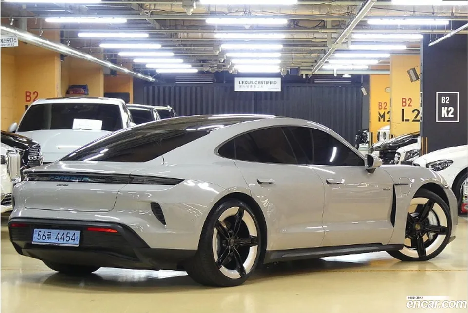 Porsche Taycan 2024 — миниатюра 3