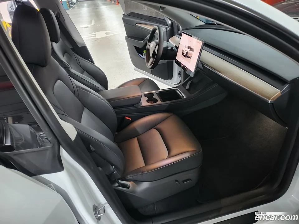 Tesla Model Y RWD 2024 — миниатюра 5