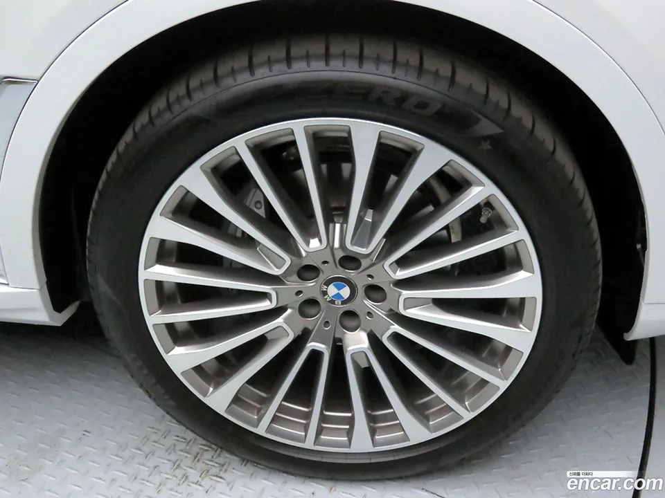BMW X7 xDrive 40i 6 2025 — миниатюра 2