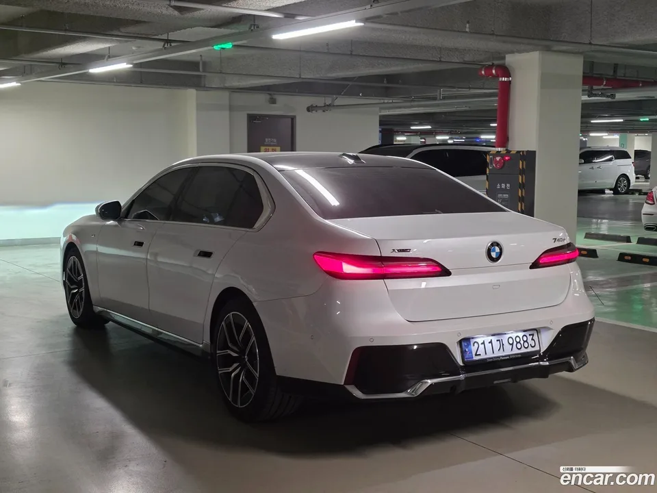 BMW 7 Series 740d xDrive M 2024 — миниатюра 5