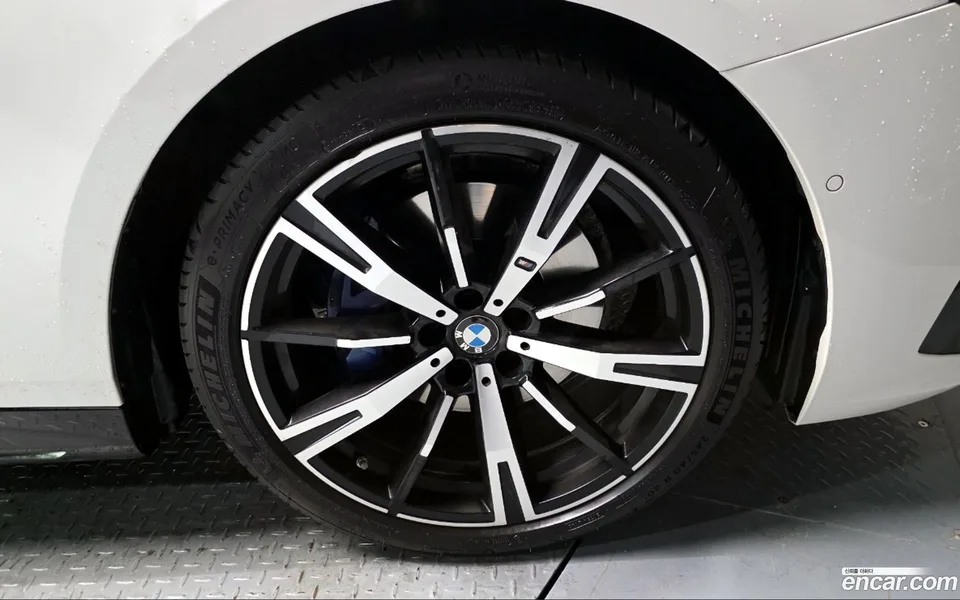 BMW 5 Series 530i xDrive M 2023 — миниатюра 2