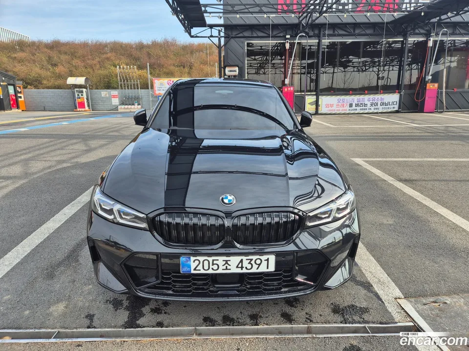 BMW 3 Series 320i M 2024 — фото 1, купить с доставкой в Москву