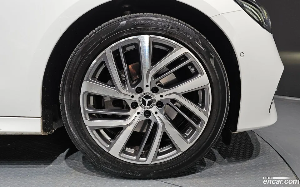 Mercedes-Benz E-Class E220d 4MATIC 2024 — миниатюра 2