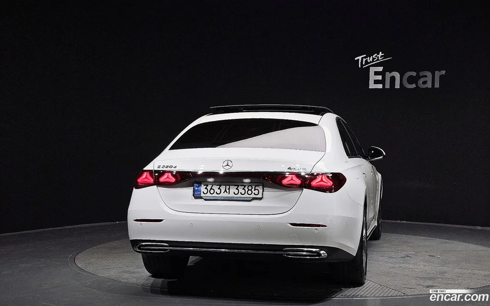 Mercedes-Benz E-Class E220d 4MATIC 2024 — миниатюра 4