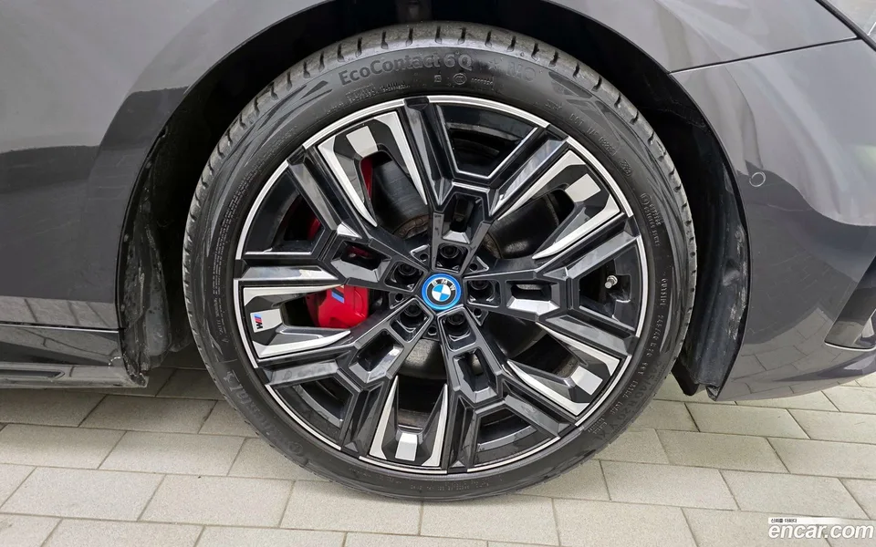 BMW i5 M60 xDrive 2023 — миниатюра 2