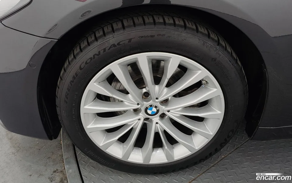 BMW 5 Series 520i 2023 — миниатюра 2