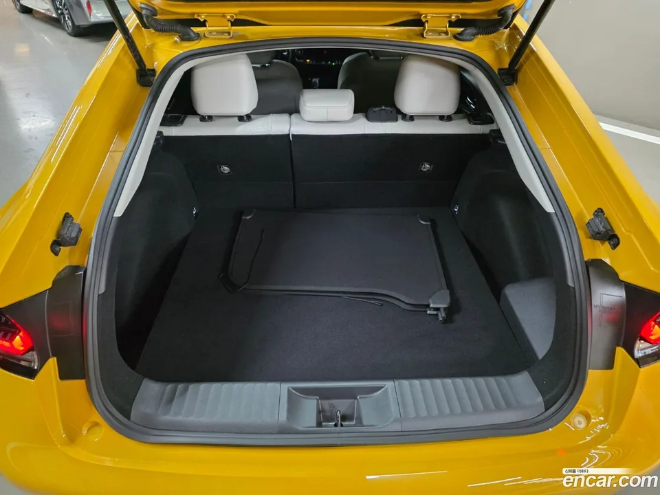 Toyota Prius 2.0 XLE 2023 — миниатюра 4