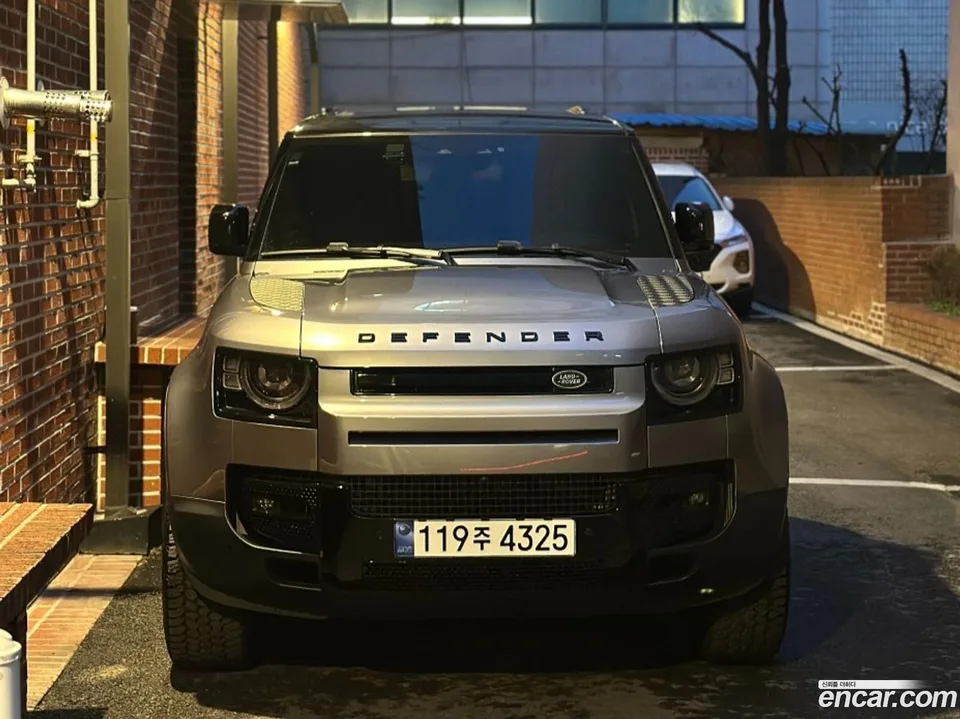 Land Rover Defender 90 D250 SE 2023 — миниатюра 4