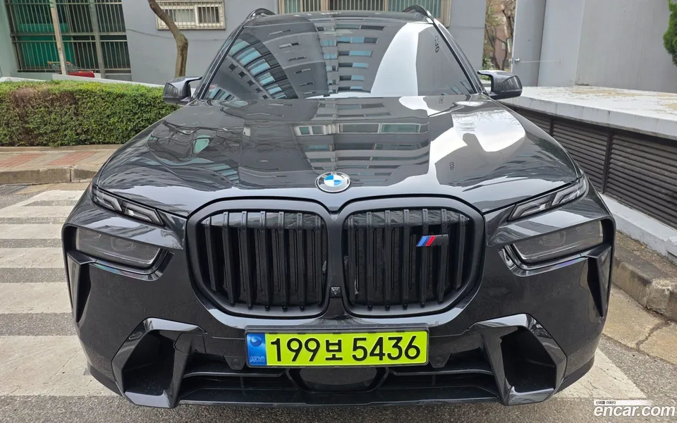 BMW X7 xDrive 40i M 6 2025 — фото 1, купить с доставкой в Москву