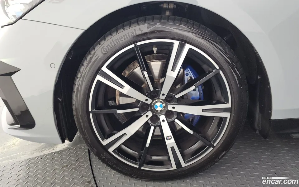 BMW 5 Series 530i xDrive M 2024 — миниатюра 2