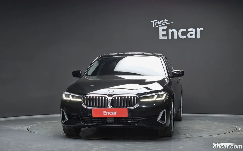 BMW 5 Series 530i xDrive 2023 — миниатюра 3