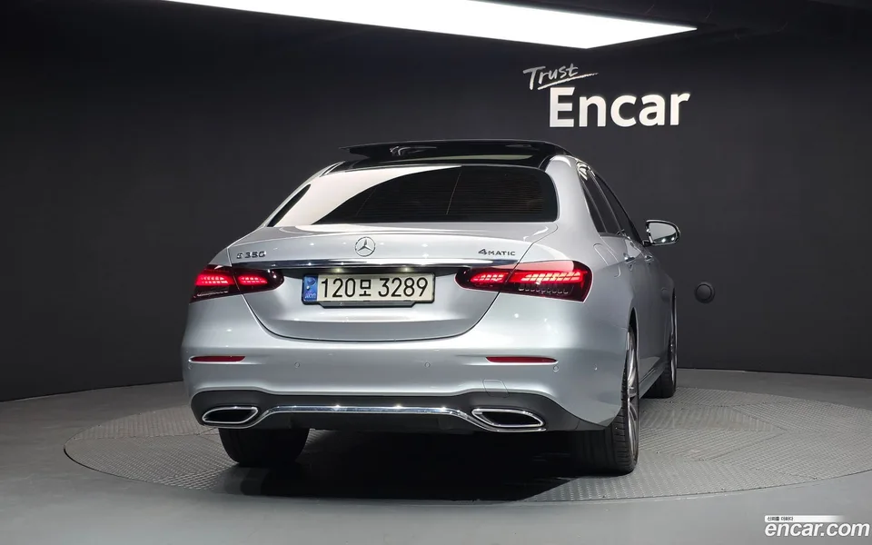 Mercedes-Benz E-Class E350 4MATIC AMG Line 2022 — миниатюра 4