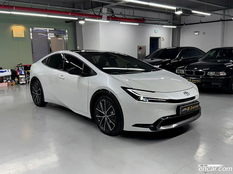 Toyota Prius 2.0 XLE 2024 — миниатюра 3