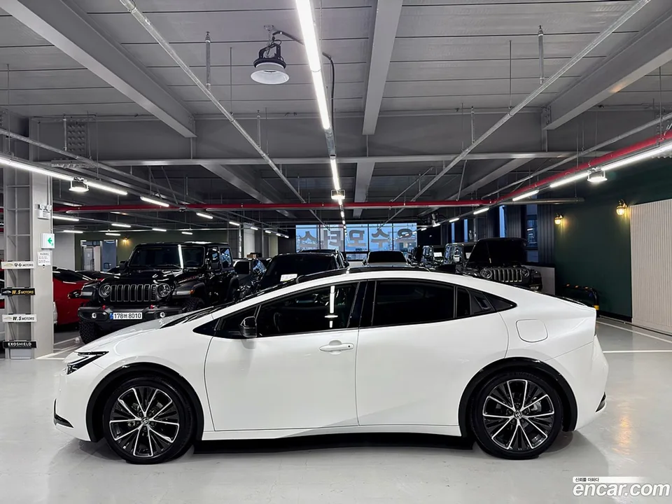 Toyota Prius 2.0 XLE 2024 — миниатюра 4