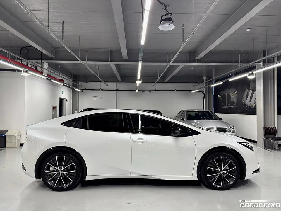 Toyota Prius 2.0 XLE 2024 — миниатюра 5