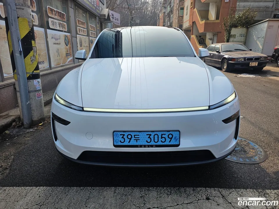 Tesla Model Y RWD 2026 — фото 1, купить с доставкой в Москву