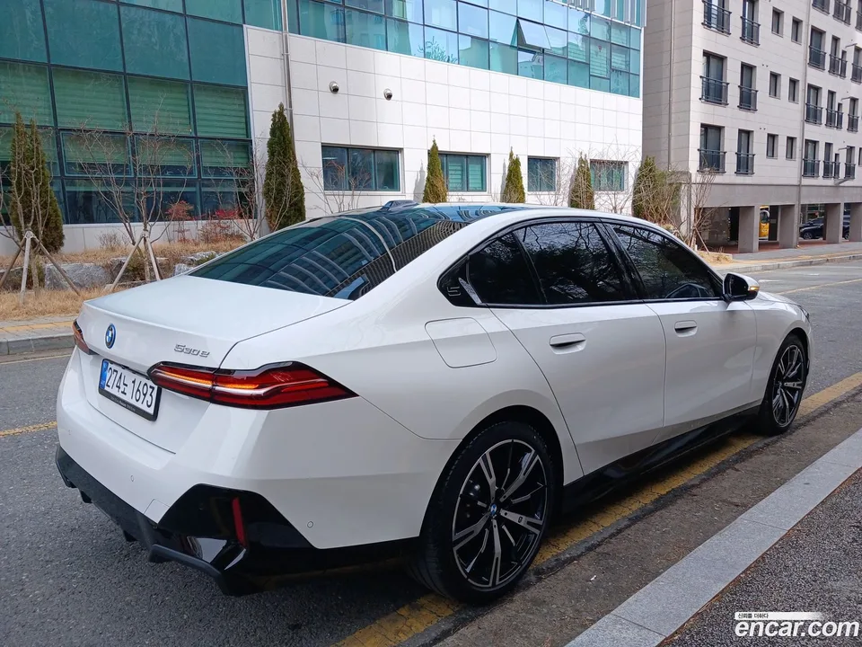 BMW 5 Series 530e M 2026 — миниатюра 2