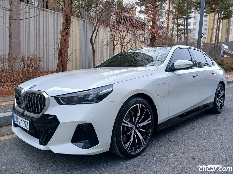 BMW 5 Series 530e M 2026 — миниатюра 3